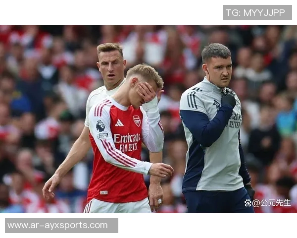 阿森纳球员提前布局拦截战术在中场线前的精彩表现