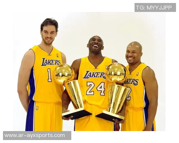 里夫斯砍下50分10板5助成湖人队史第三人上一个成就者为科比