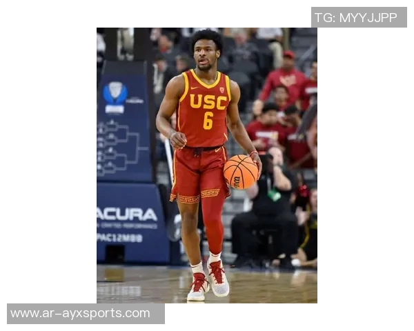 詹姆斯今日穿搭展示肯塔基大学LeBron23PE再掀篮球潮流热潮