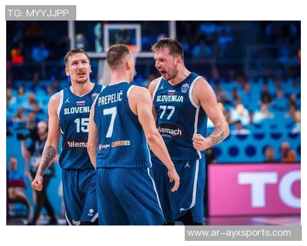 施罗德调侃东契奇要让他展现真实实力东契奇轻松回应展现幽默风采