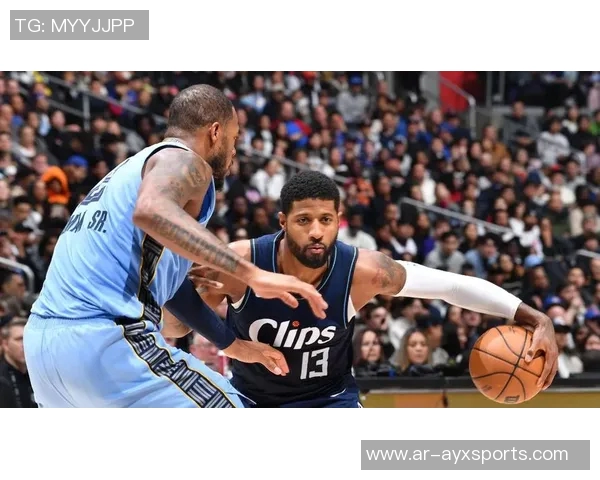 乔治下半场状态回暖15投5中贡献15分12篮板5助攻表现值得肯定